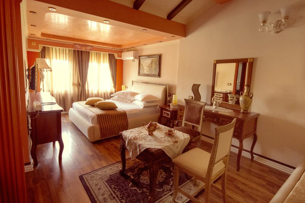 Hotel Boutique Vila Fernando Tirana Esterno foto