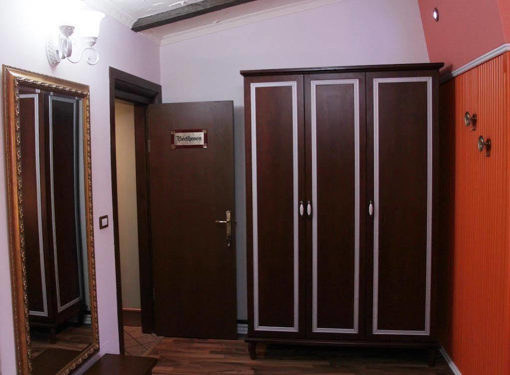 Hotel Boutique Vila Fernando Tirana Esterno foto