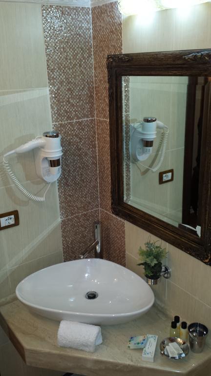 Hotel Boutique Vila Fernando Tirana Camera foto